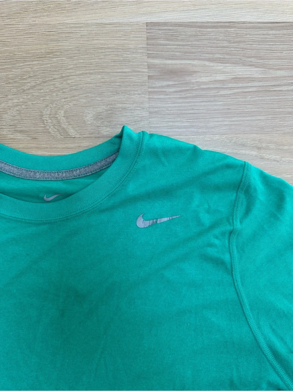 NIKE - MEN'S SHORT SLEEVE TOP - SIZE LARGE